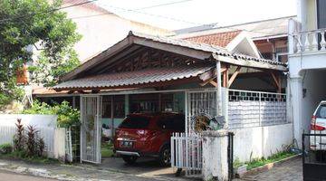 Gambar 1 Rumah 1 1/2 Lantai Di Komplek Depdikbud Cilandak 