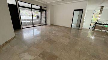 Gambar 3 Rumah 2 Lantai Bagus Semi Furnished SHM di Senopati, Jakarta Selatan