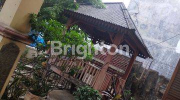 Gambar 5 RUMAH DENGAN GAZEBO