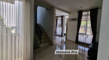 Gambar 2 Rumah Depan Taman, Furnished Cantik, Tinggal Masuk