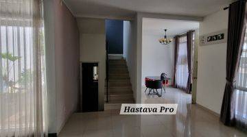 Gambar 3 Rumah Depan Taman, Furnished Cantik, Tinggal Masuk