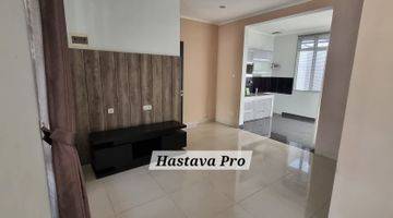 Gambar 1 Rumah Depan Taman, Furnished Cantik, Tinggal Masuk