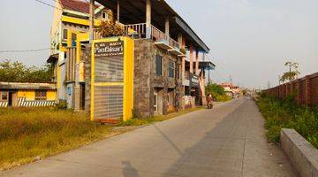 Gambar 2 Rumah Makan Pantai Sari Depan Laut