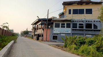 Gambar 5 Rumah Makan Pantai Sari Depan Laut