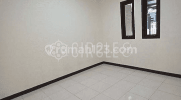 Gambar 4 Rumah Bagus Unfurnished SHM di Taman Kopo Indah Ii, Bandung