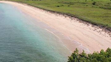 Gambar 1 Tanah Langsung Pantai Di Pantai Pink Jero Waru Lebar Pantai 65 Mtr. Pantai Sangat Bagus