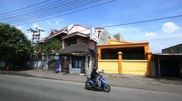 Gambar 1 Gudang dan rumah di jalan utama jalan taman kedungturi sidorejo , sidoarjo