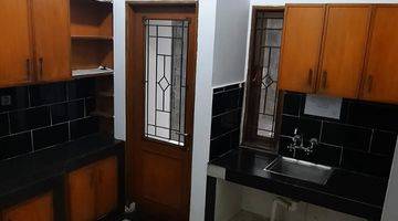 Gambar 4 Rumah Disewakan Area Kebayoran Baru