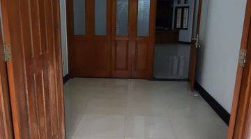 Gambar 5 Rumah Disewakan Area Kebayoran Baru