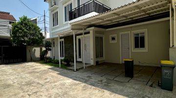 Gambar 1 Rumah Modern Cinere Di Townhouse Private Akses Strategis