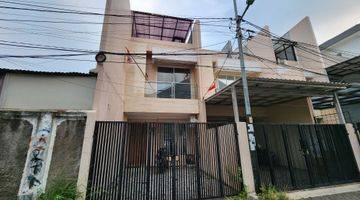 Gambar 4 Rumah dua lantai  di Villa tomang mas duri kepa