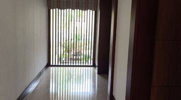 Gambar 5 Rumah Mewah Modern Semi Furnished di Kawasan Setraduta Bandung 