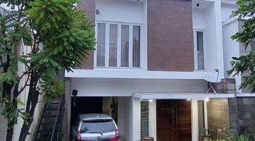 Gambar 1 Rumah Tinggal 2 Lantai Kawasan Kebayoran Baru Semi Furnished