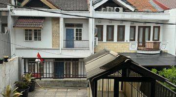 Gambar 5 Rumah Tinggal 2 Lantai Kawasan Praja Kebayoran Lama Selatan