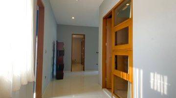 Gambar 1 Rumah Mewah Tropical Modern Dalam Townhouse Di Cipete