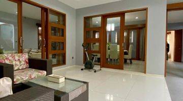 Gambar 5 Rumah Mewah Tropical Modern Dalam Townhouse Di Cipete