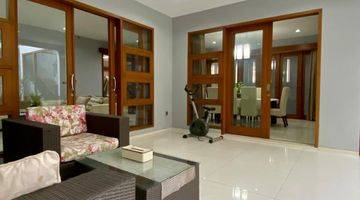 Gambar 3 Rumah Mewah Tropical Modern Dalam Townhouse Di Cipete