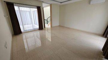 Gambar 4 Rmh 9x17 3LT 4+1KT Semi Furnish Mozart Summarecon Gading Serpong