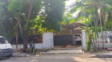 Gambar 2 Dijual Rumah Hook Besar Bagus di Samping Jalan strategis.