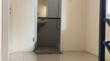 Gambar 3 For rent rumah 2 lantai 3 kmr di Cinere nempel pintu toll Desari 