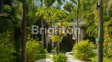 Gambar 1 LEASEHOLD LUXURY VILLA 11 BR BERAWA CANGGU