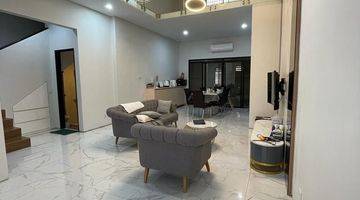 Gambar 4 Rumah semi  furnished 2 Lantai di Kota baru Parahyangan Bagus