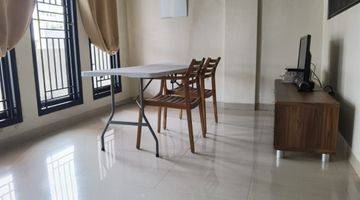 Gambar 5 Rumah full furnished bagus Muara karang