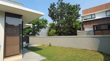 Gambar 2 Rumah Modern Tropical Posisi Di Hoek & Halaman Luas