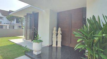 Gambar 3 Rumah Modern Tropical Posisi Di Hoek & Halaman Luas