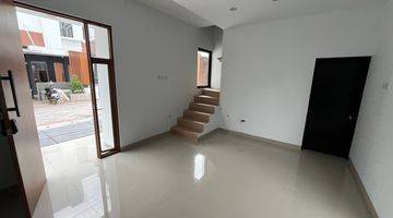 Gambar 4 Rumah Modern Siap Renov Hadap Utara 15 Mnt ke Paradise Walk Serpong J25954