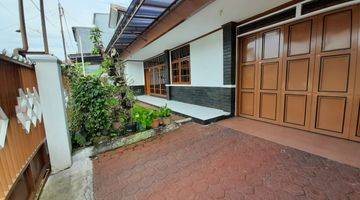 Gambar 1 Rumah Terawat 1.5 Lantai Bagus SHM di Kembar, Bandung