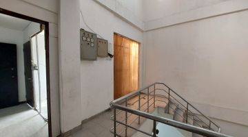 Gambar 5 DIJUAL
Mini Building 40 m
Area Kemang Jaksel