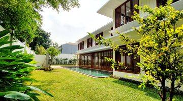 Gambar 1 Rumah Stand alone Mewah di Kebayoran Baru, Kolam Renang Besar