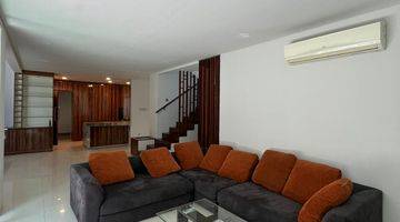 Gambar 1 Rumah Town House Modern di Cipete Cilandak, 4 Kamar, Dekat Mr