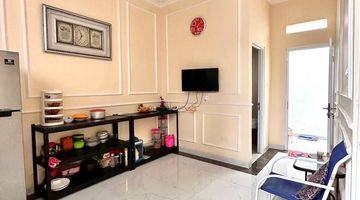 Gambar 5 Dijual Rumah Mewah American Classic Dengan Harga Terjangkau Di Daerah Bambu Apus, Jakarta Timur Rumah Type 2 Lantai Luas Tanah : 116 M² Luas Bangunan : 172 M² Lebar Muka : 7,5 M Kamar Tidur : 3+1 Kamar Mandi : 3 Listrik : 2200 W Carport : 2 Sumber Air : S