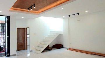 Gambar 5 Bransd new Town House Pejaten 