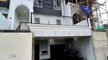 Gambar 2 Townhouse Mewah 4 Lantai sangat strategis 