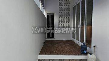 Gambar 2 RUMAH HOEK SEMI FURNISH LOKASI SANGAT STRATEGIS DI THE EMINENT