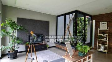 Gambar 2 Rumah Cantik 3 Lantai With Swimming Pool Lokasi Strategis 