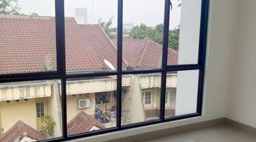 Gambar 5 Dijual Rumah Baru 3 Lantai di Kebon Jeruk, Jakarta Barat