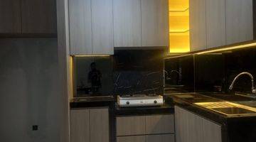 Gambar 1 Rumah 2 lantai Furnished Hadap Taman Ruas jalan 3 Mobil