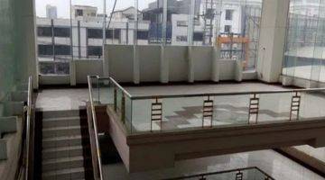 Gambar 5 Gedung 10 lantai Tengah kota Surabaya ada basement lift