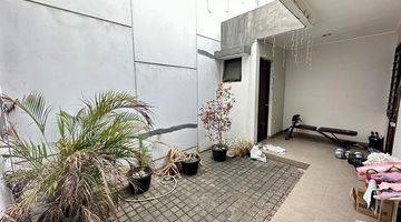 Gambar 4  Rumah Semi Furnished Bagus di jln asia, Green Lake City