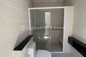 Gambar 4 Rumah 3 Lantai Bagus Unfurnished SHM di Jalan Golf Island Jl. Pantai Indah Kapuk, Jakarta Utara