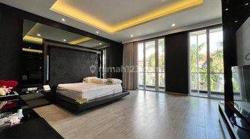 Gambar 1 Siap Huni Rumah 2 Lantai Bagus Semi Furnished SHM di Taman Mediterania Resort, Jakarta Utara