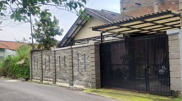 Gambar 1 Rumah besar daerah Cijerah Bandung