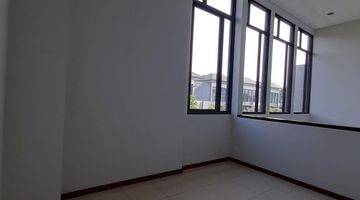 Gambar 5 Rumah Mewah Premium 3lt hdp Selatan di Lakewood Navapark BSD