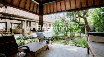 Gambar 5 Luxurious Classic Style 3-Bedroom Villa in Prime Berawa Location