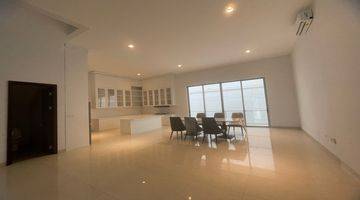 Gambar 1 FOR RENT Rumah Furnished Type Walnut 12x25m² di Golf Island 3 Lt