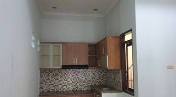 Gambar 4 Rumah Minimalis Modern 2 Lantai Komp Singgasana Pradana